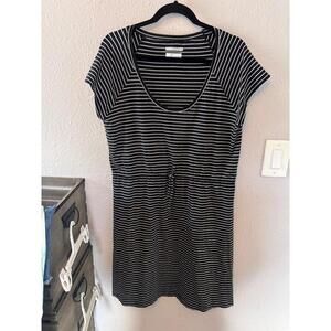 Columbia PFG black/white striped dress size L. No pockets. Flowy and soft fabric